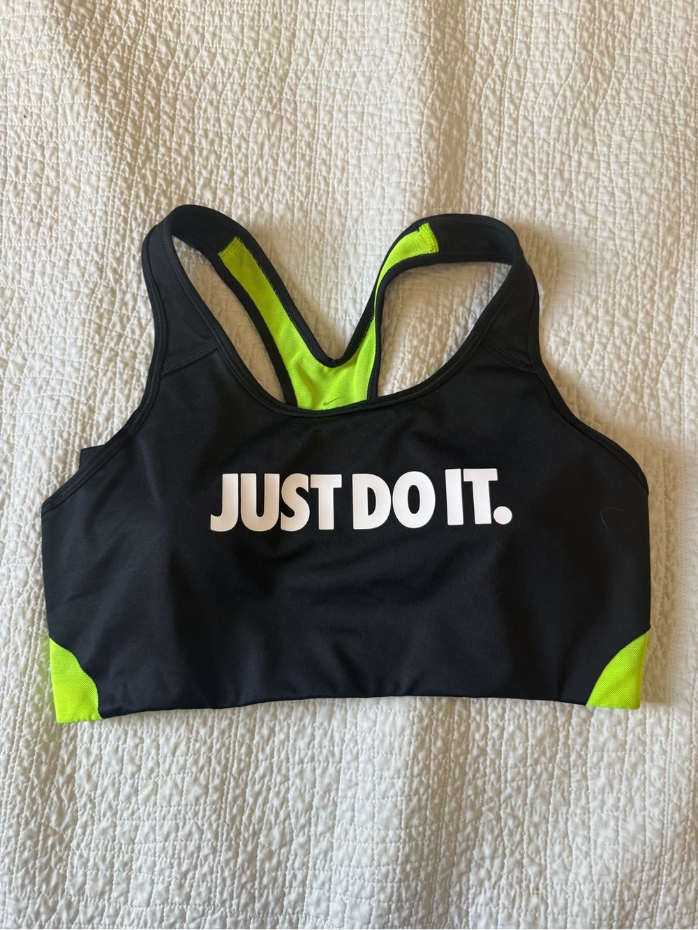 5 XL sports bras, Nike and Under Armour - Picture 3 of 9